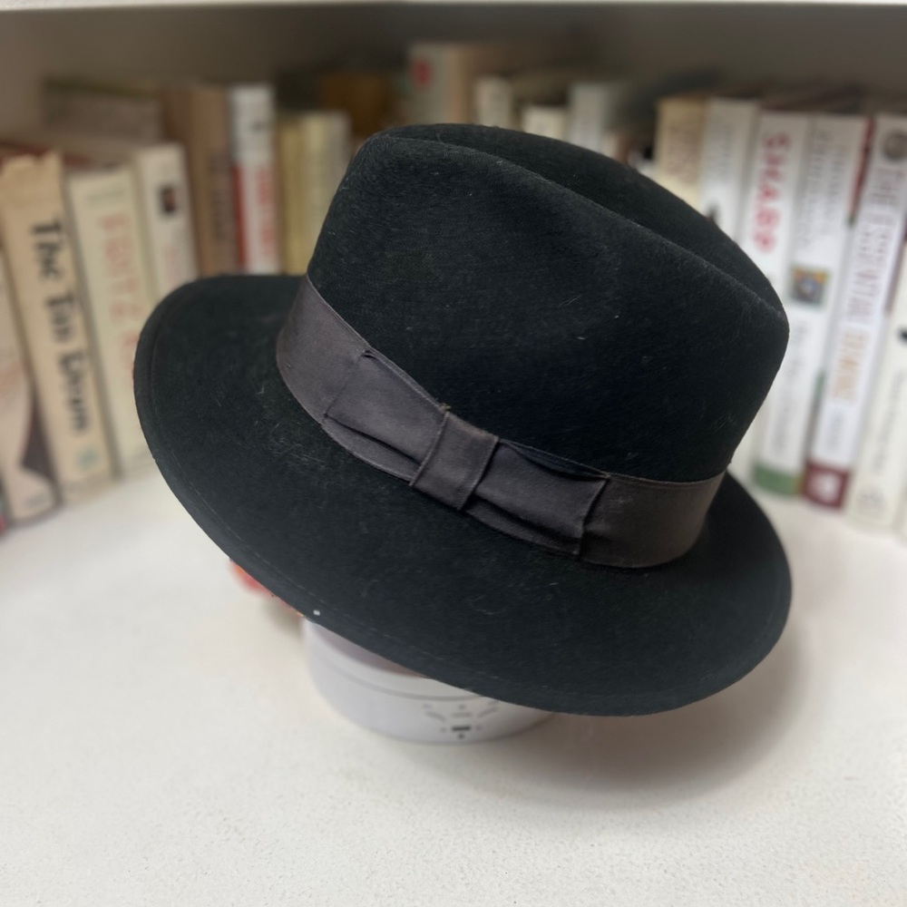 Vintage Black Hamburg Hat with Black Band – Size 7 1/4 (55 cm) – Classic Retro